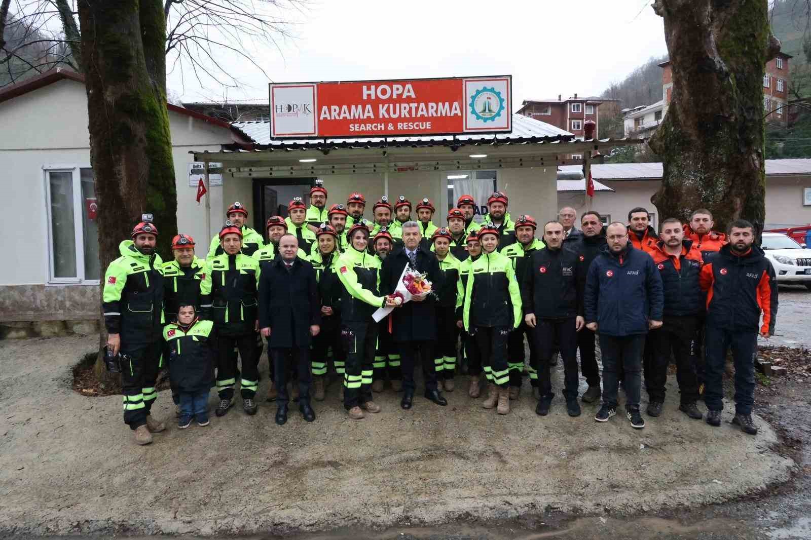 vali ergun arama kurtarma calismalari durmadi cig riski sebebiyle ara verildi 9 6ELDs46a