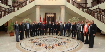vali-erol-ayyildiz-muhtarlari-agirladi-Tm72CTkJ.jpg