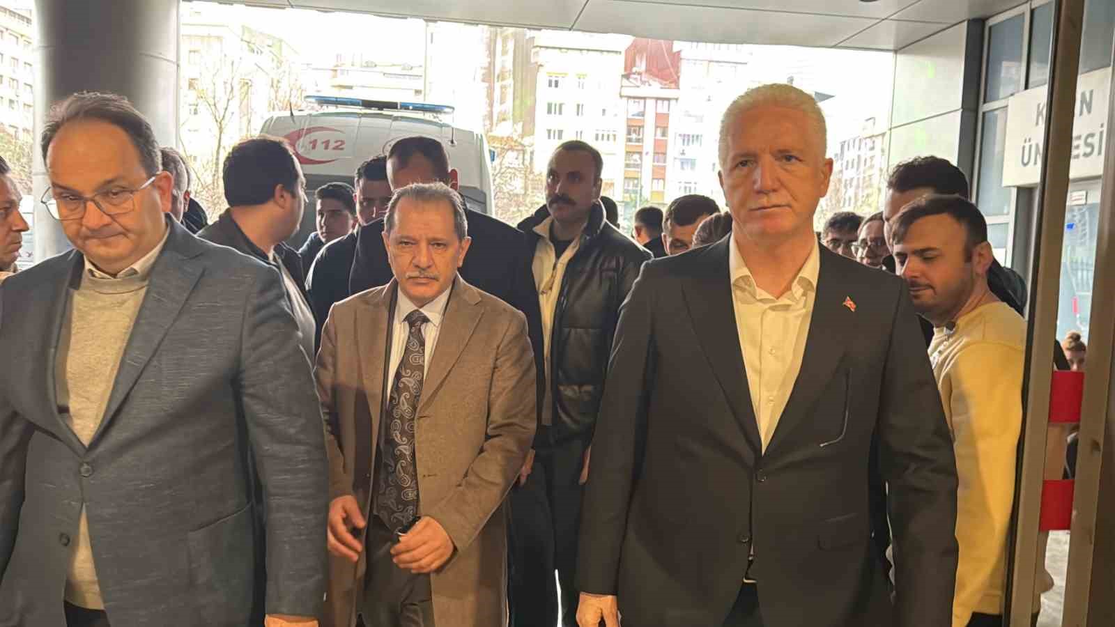 vali gul ve il emniyet muduru yildizdan enkazdan kurtarilan yaralilara hastane ziyaret 1 FTRWQzUU