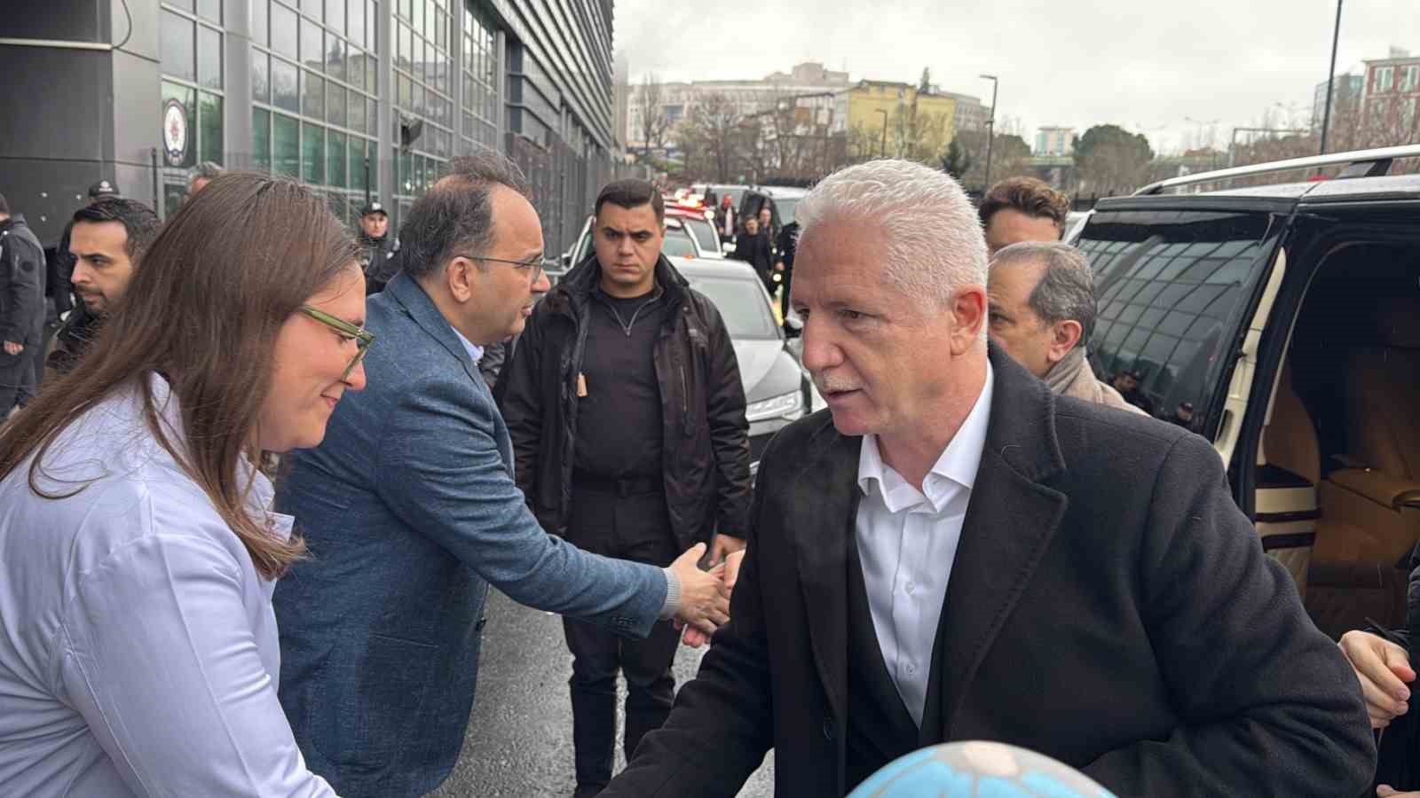 vali gul ve il emniyet muduru yildizdan enkazdan kurtarilan yaralilara hastane ziyaret 2 ggG1Iry5