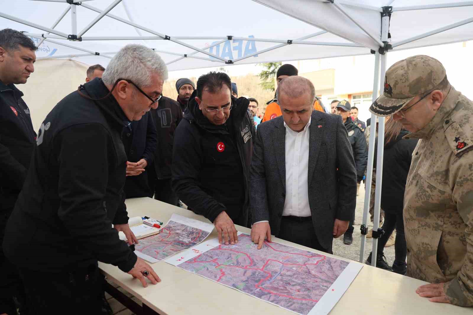 vali hatipoglu arama ve tarama faaliyetleri genis bir alan icerisinde devam ediyor 2
