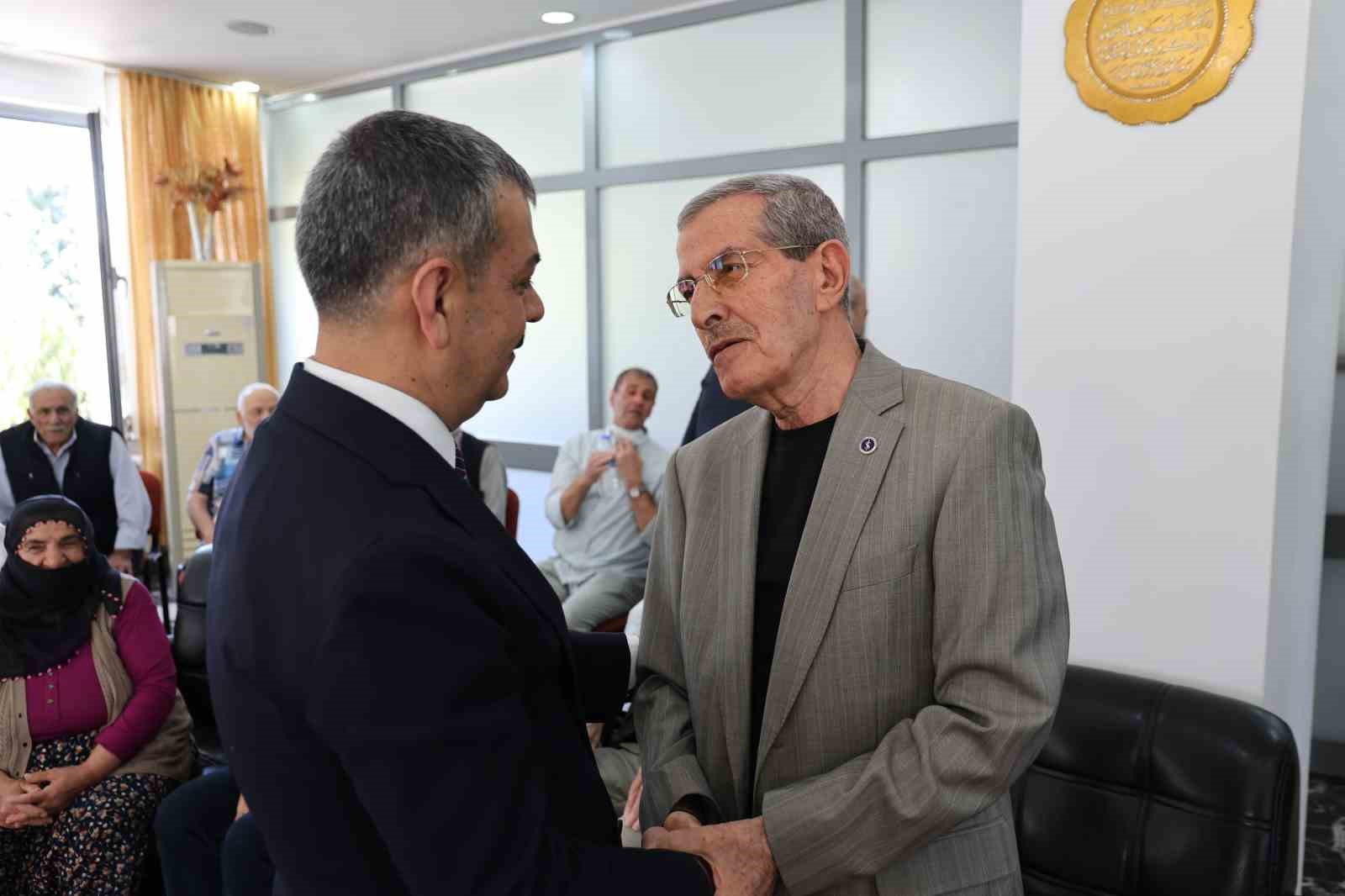vali hatipoglu huzurevi sakinleriyle bir araya geldi 2 raZwJrEy