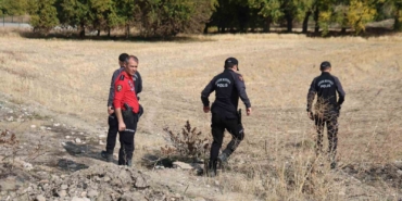 vali-hatipoglu-kaybolan-cocugun-arandigi-alanda-incelemelerde-bulundu-RKgZhVJ1.jpg