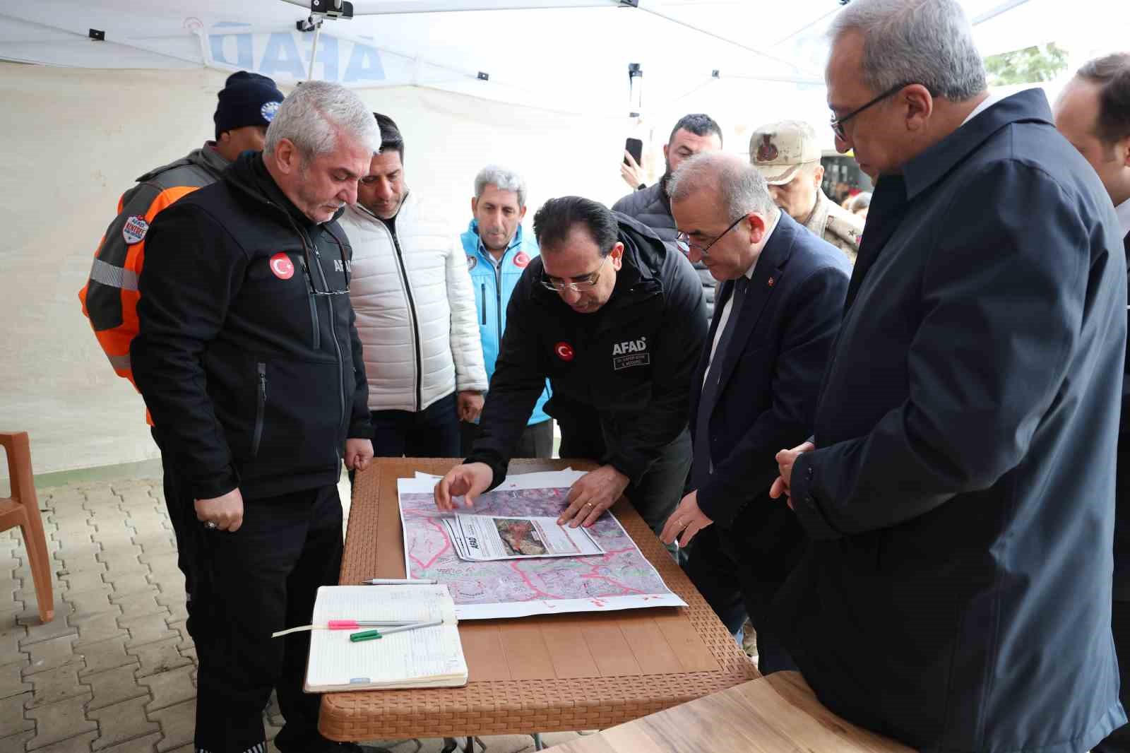 vali hatipoglu kayip sahis icin maalesef henuz olumlu bir haber alamadik 0 SszjC5ki