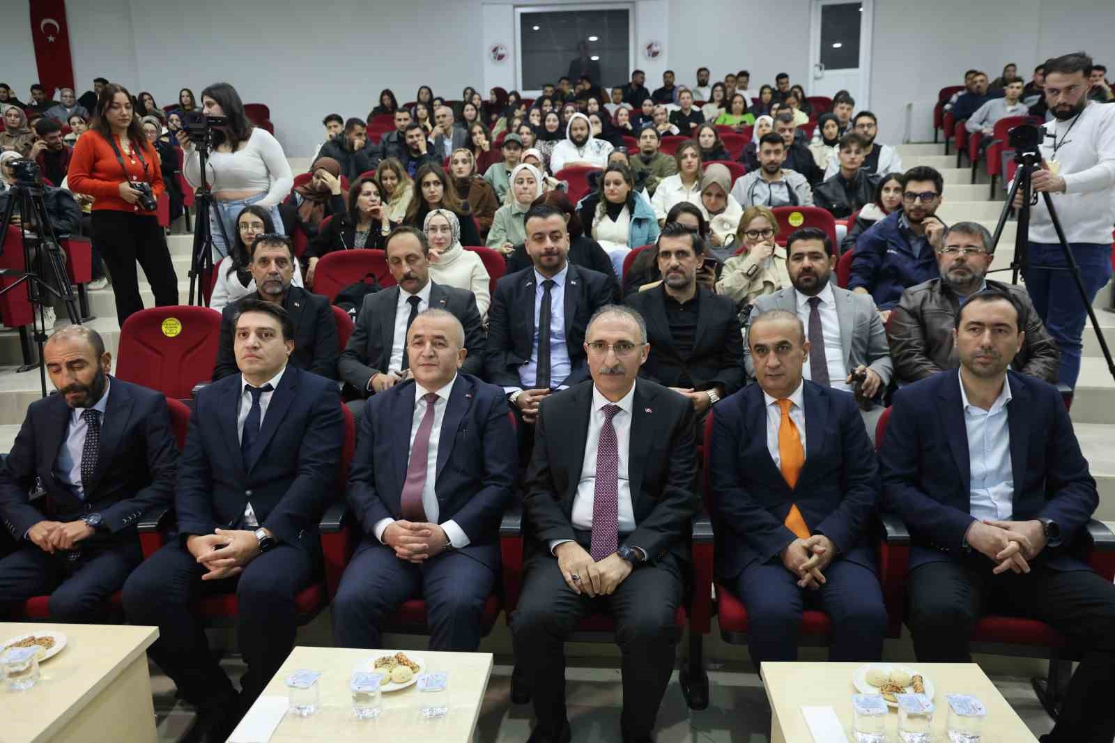 vali hatipoglu turkiye ozellikle teknolojik alanda savunma sanayi basta olmak uzere yaptigi calismalarla cok GeXfbZ51