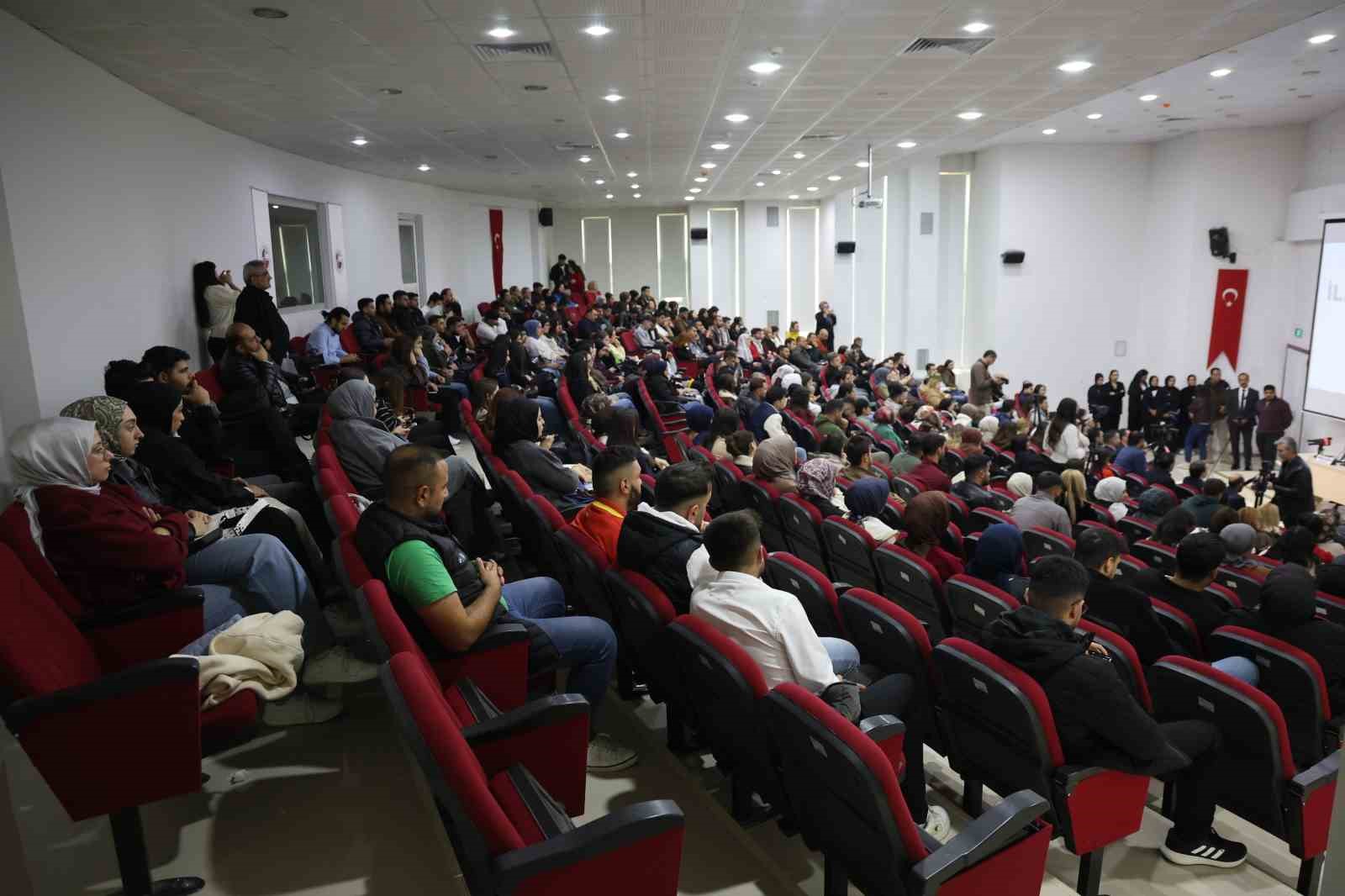 vali hatipoglu turkiye ozellikle teknolojik alanda savunma sanayi basta olmak uzere yaptigi calismalarla cok mJKYRaif