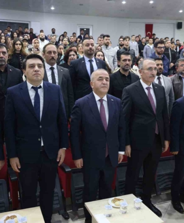 vali-hatipoglu-turkiye-ozellikle-teknolojik-alanda-savunma-sanayi-basta-olmak-uzere-yaptigi-calismalarla-cok-y9HTqzAq.jpg