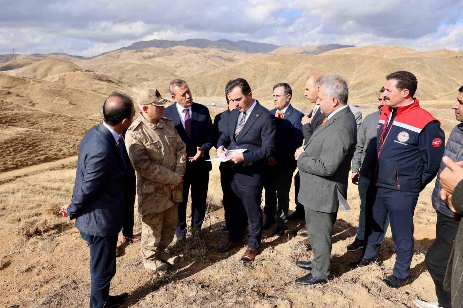 vali karakaya 387 askerin sehit dustugu bolgede 3 Ika77wGU
