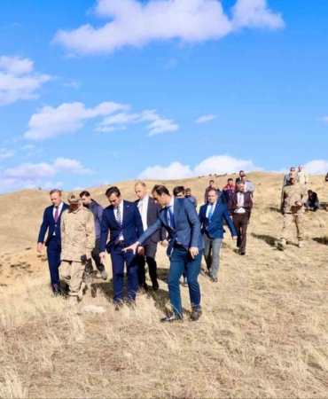 vali-karakaya-387-askerin-sehit-dustugu-bolgede-f7f7YPDQ.jpg