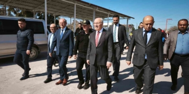 vali-kosger-aciklama-yaptigi-sirada-artci-depreme-yakalandi-uJvAC3Wx.jpg