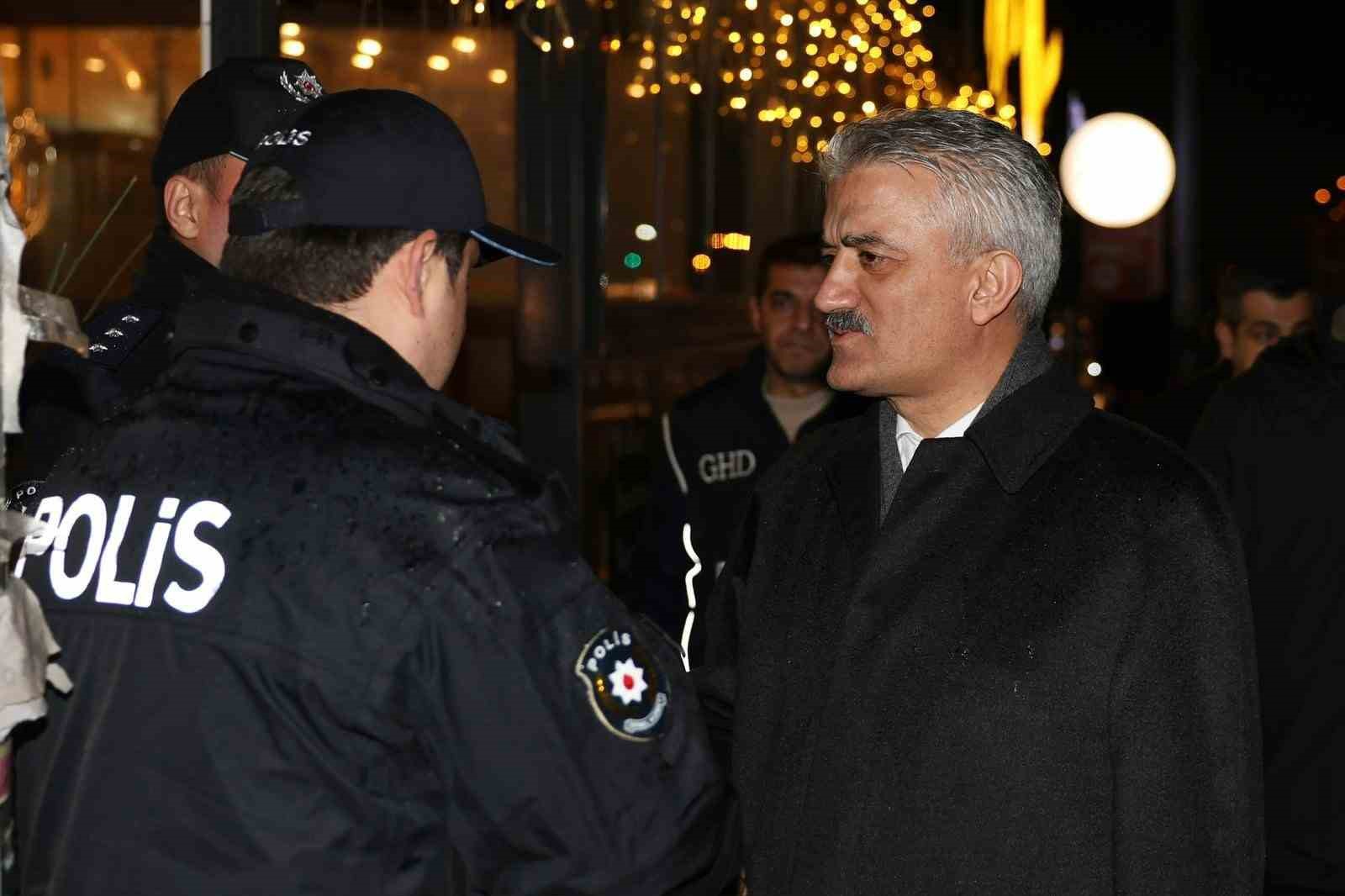 vali makas konuralpde yapilan denetime katilarak esnaflari ziyaret etti 4 neWfvsWg