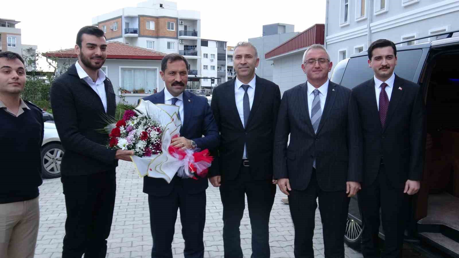 vali masatli universite ogrencileriyle iftar sofrasinda bir araya geldi 2 GiNdBw8Q