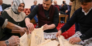 vali-mustafa-ciftci-yazipinar-koyunde-tel-helvasi-gelenegine-katildi-tTM8DwIq.jpg