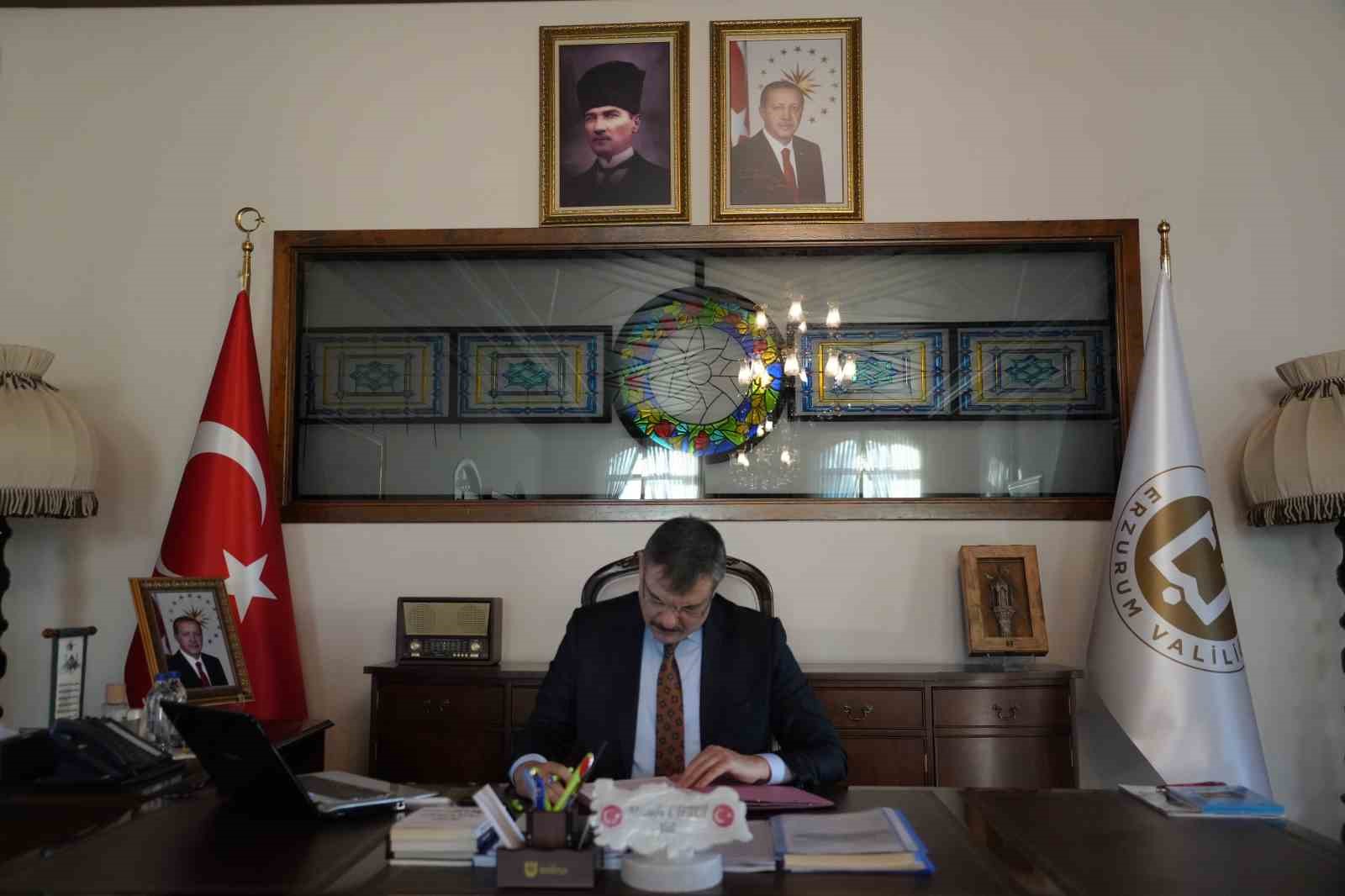 vali mustafa ciftcinin erzurum kongre binasi mesaisi 1 8wpgzqUl