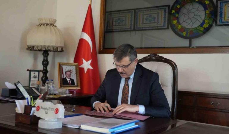 vali-mustafa-ciftcinin-erzurum-kongre-binasi-mesaisi-7UWDqZiA.jpg