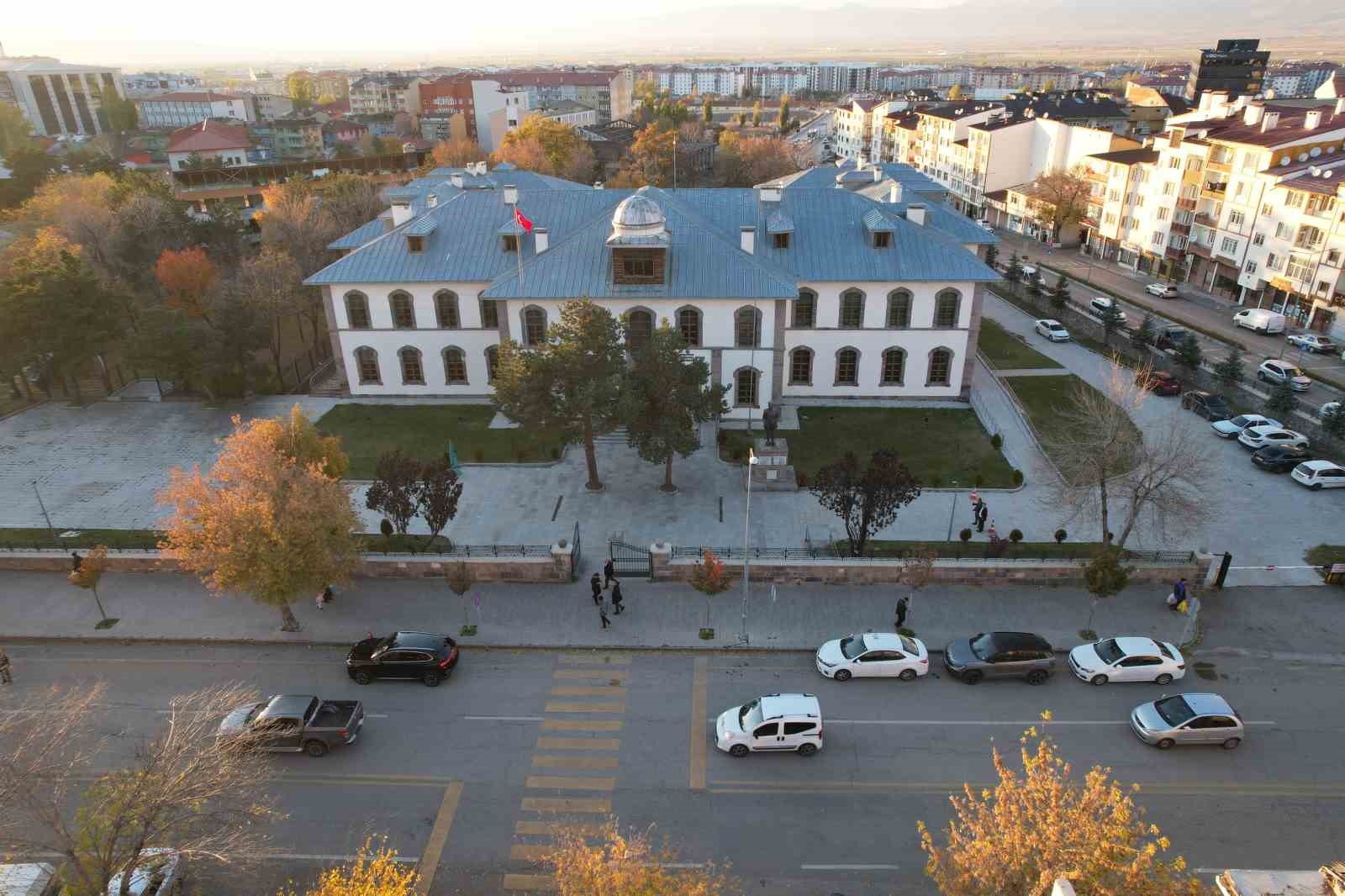 vali mustafa ciftcinin erzurum kongre binasi mesaisi 8 mWihY5RO