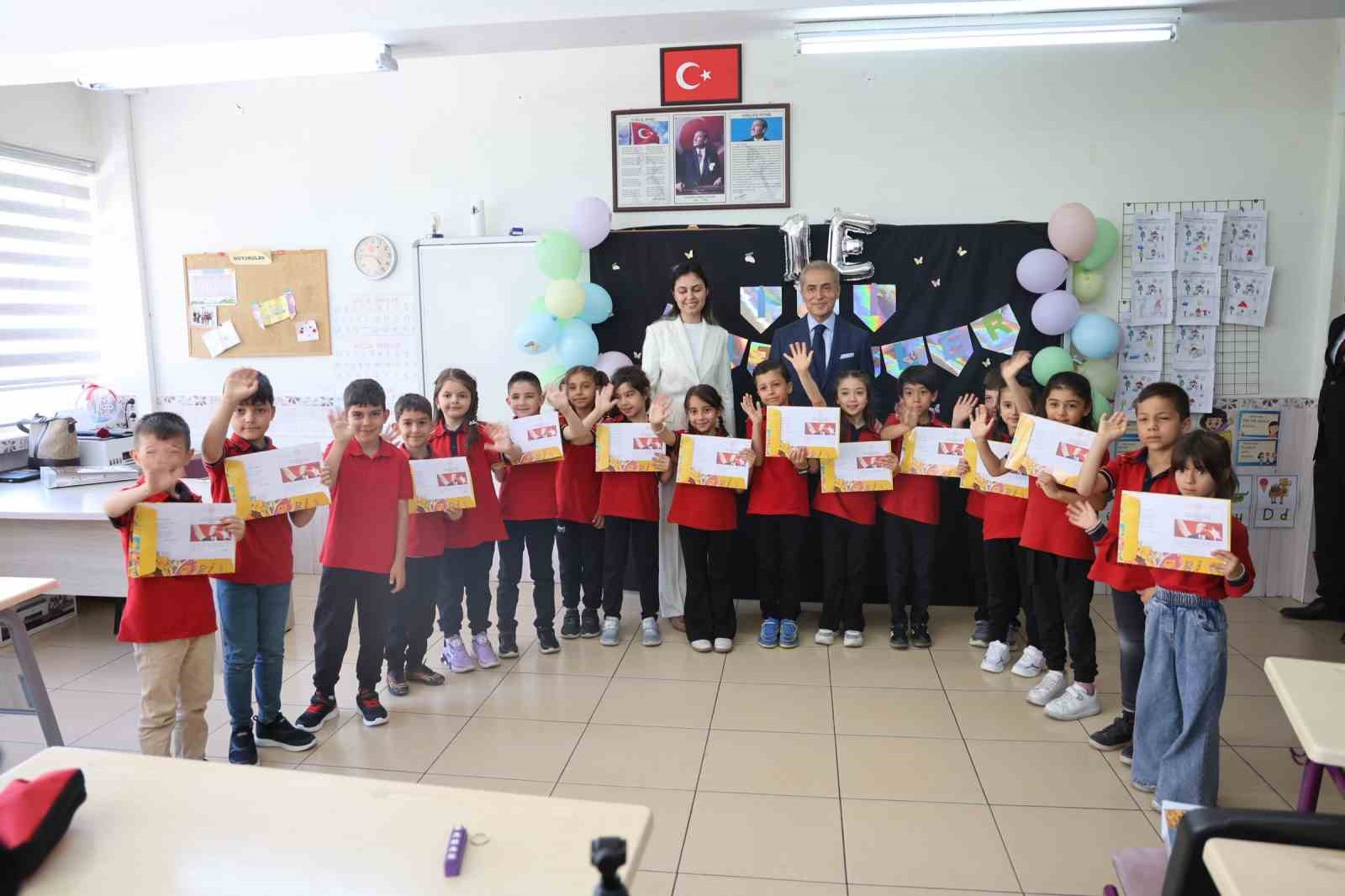 vali olmak istiyorum diyen minik ogrenci karne torenine damga vurdu 3 RLIrGVIV