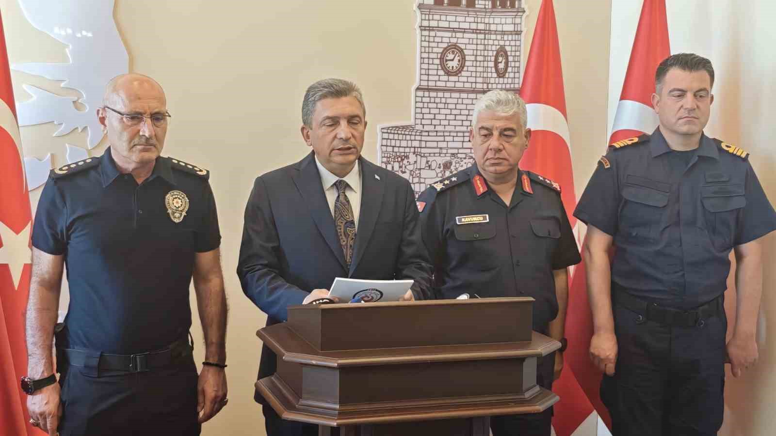 Vali Şahin’den Otokoç bayine saldırı açıklaması: "Bugün itibarıyla 13 kişi gözaltında bulunuyor" 5 vali sahinden otokoc bayine saldiri aciklamasi bugun itibariyla 13 kisi gozaltinda bulunuyor 1 OVDWvXN5