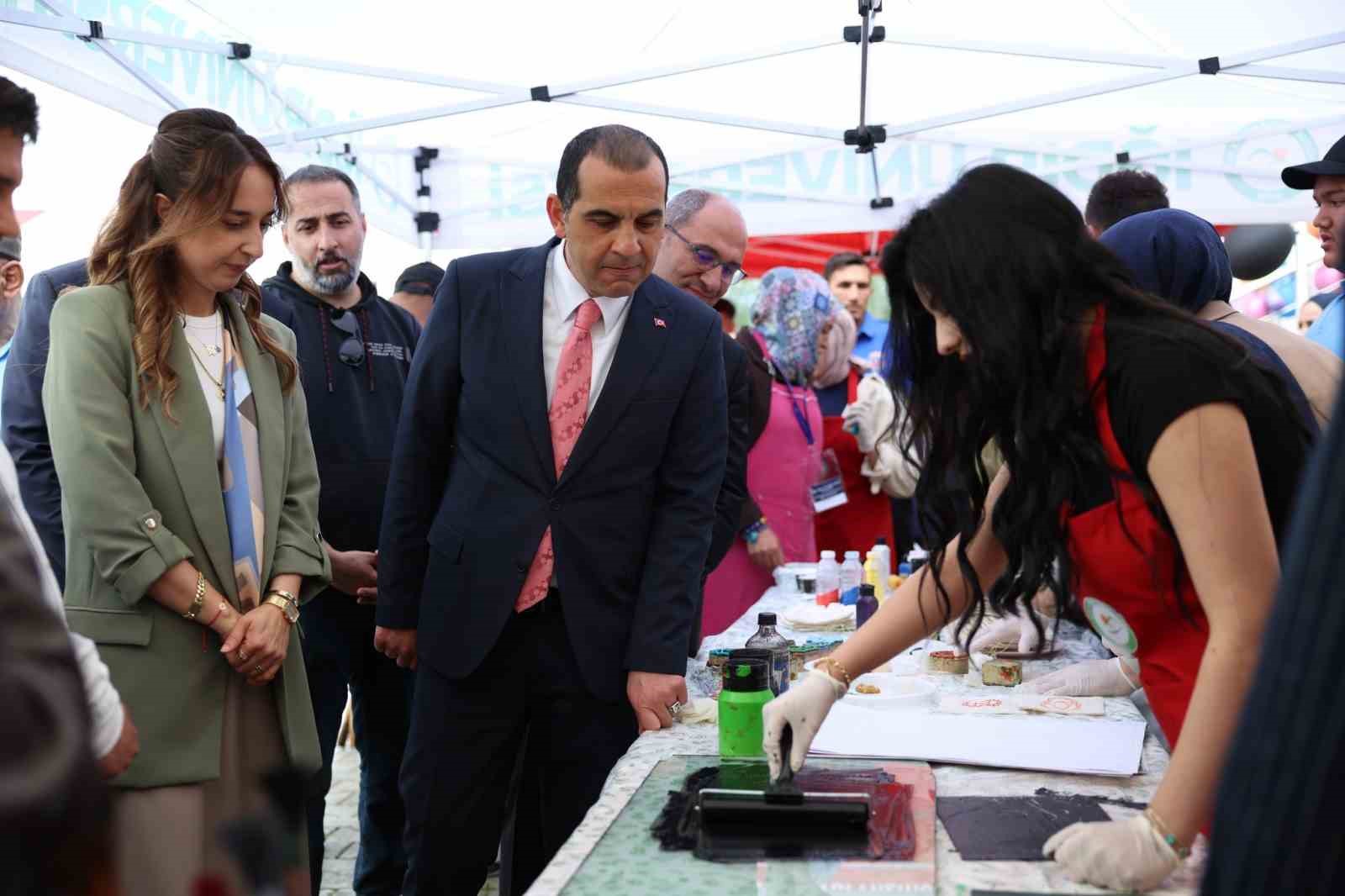 Vali Taşolar’dan engelli bireye duygulandıran jest 5 vali tasolardan engelli bireye duygulandiran jest 1 2zdO7g2j
