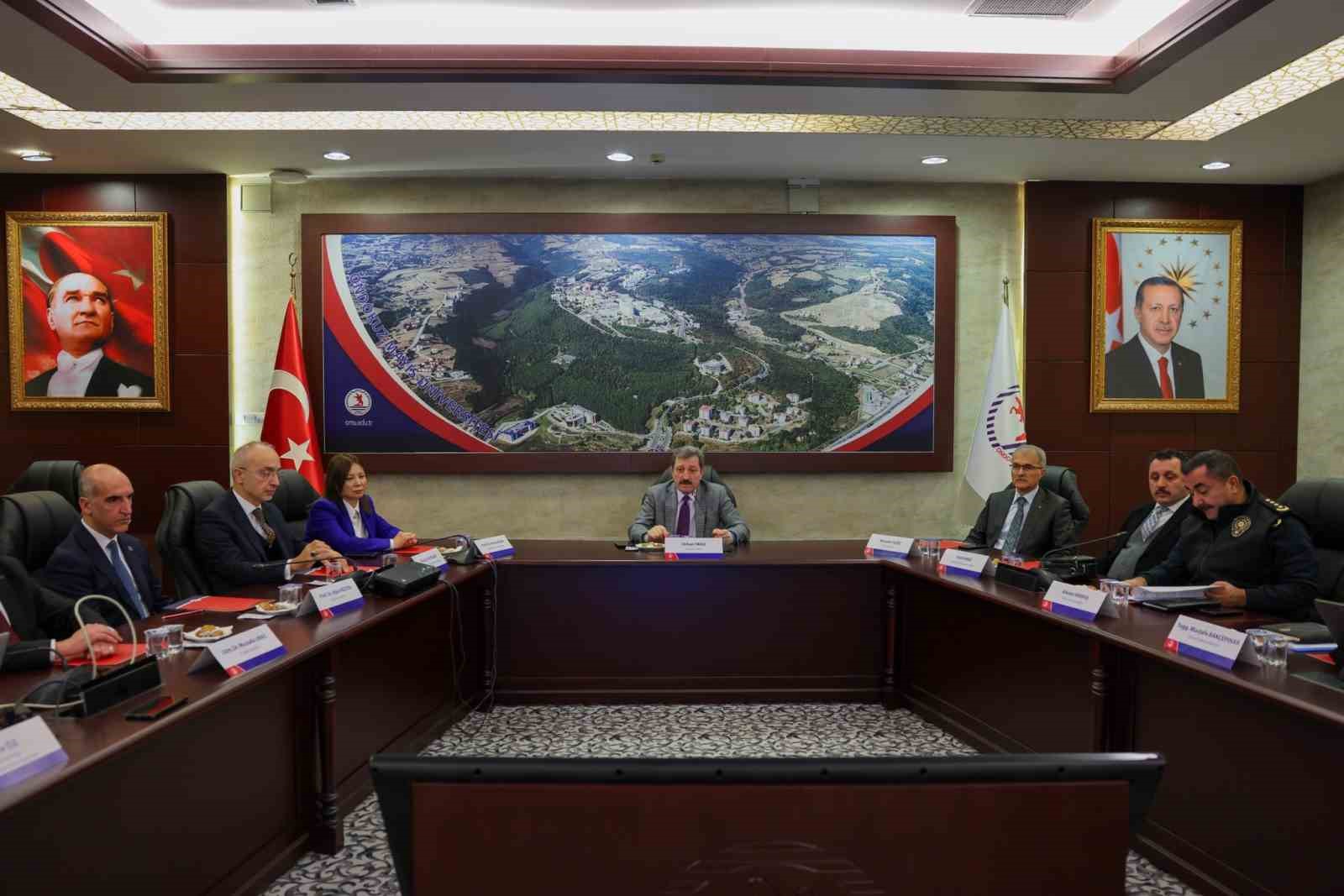 Vali Tavlı: "Bağımlılık yerine bağımsızlık diyoruz, gençlerimize sahip çıkıyoruz" 6 vali tavli bagimlilik yerine bagimsizlik diyoruz genclerimize sahip cikiyoruz 2 FX3RQuW3