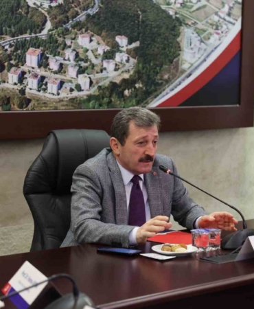 vali-tavli-bagimlilik-yerine-bagimsizlik-diyoruz-genclerimize-sahip-cikiyoruz-aFwOX2w2.jpg