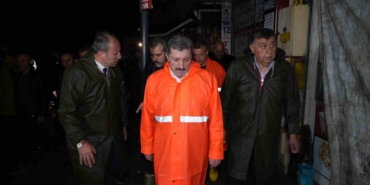 vali-tavlidan-sel-aciklamasi-can-kaybi-ve-yaralanma-yok-is-yerlerinde-zararlar-mevcut-g6HH3yqf.jpg