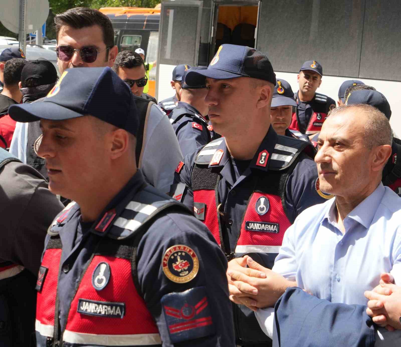 vali tuncay sonel koruma polisi sukru eroglu ile emekli polis memuru gokhan ertok erzurum NpLDdfJA