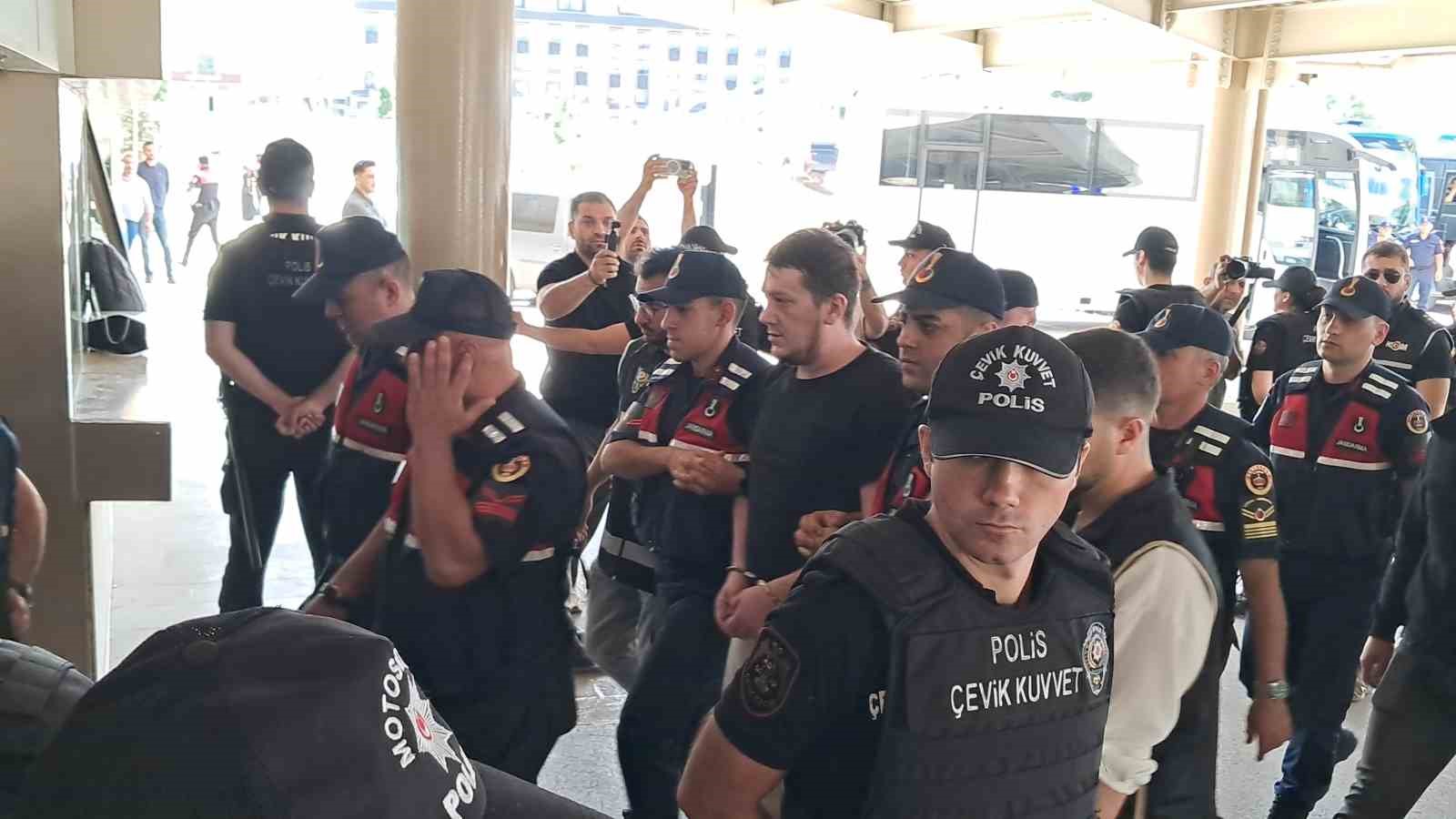 vali tuncay sonel koruma polisi sukru eroglu ile emekli polis memuru gokhan ertok erzurum n5MQgICL