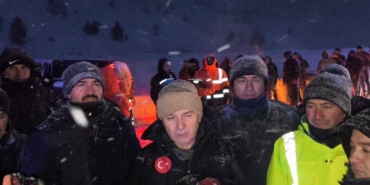 vali-turan-ergun-cig-altindakileri-bulmak-icin-calismalar-yarin-sabah-yeniden-baslayacak-rfkmOr41.jpg