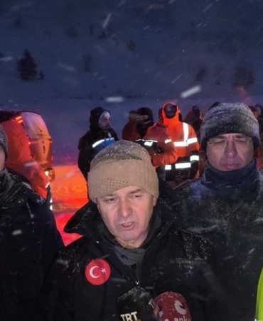 vali-turan-ergun-cig-altindakileri-bulmak-icin-calismalar-yarin-sabah-yeniden-baslayacak-rfkmOr41.jpg
