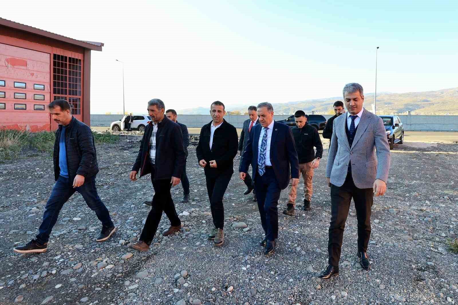 vali usta asfalt calismalarini inceledi 2