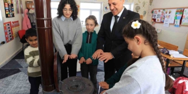 vali-ustadan-fedakar-ogretmene-ve-4-ogrencisine-ziyaret-2pNfkJtE.jpg