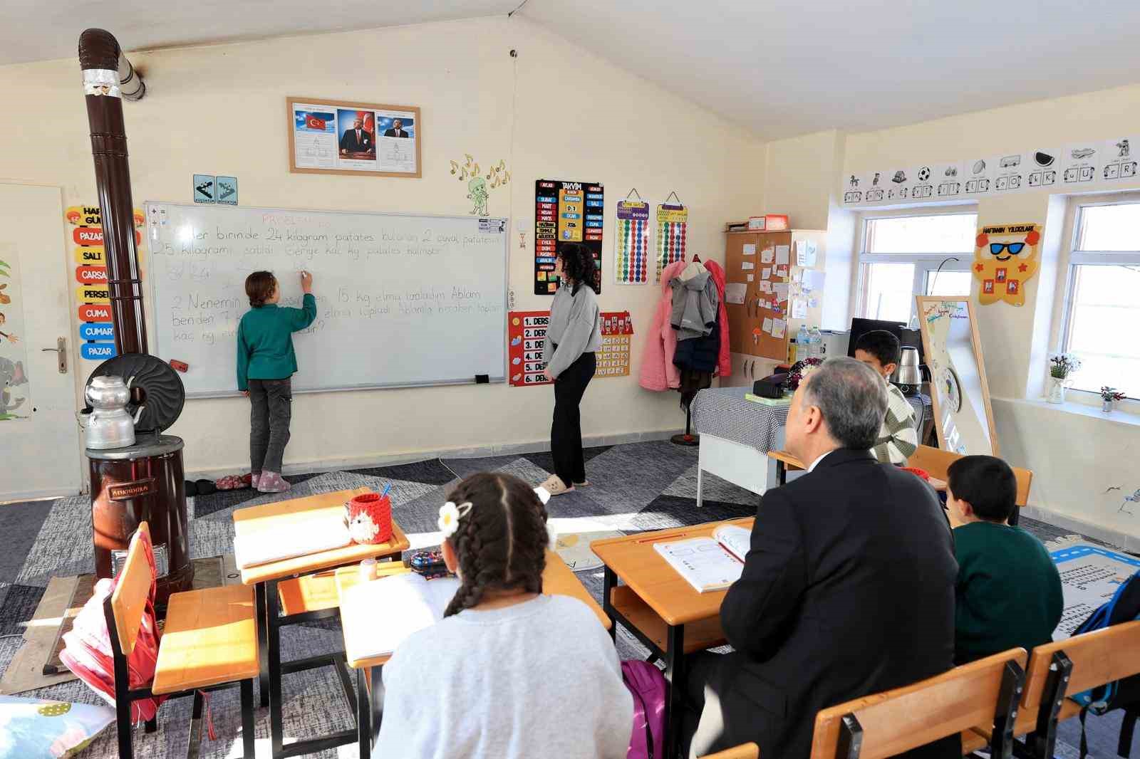 vali ustadan fedakar ogretmene ve 4 ogrencisine ziyaret 5 nuX8afFM