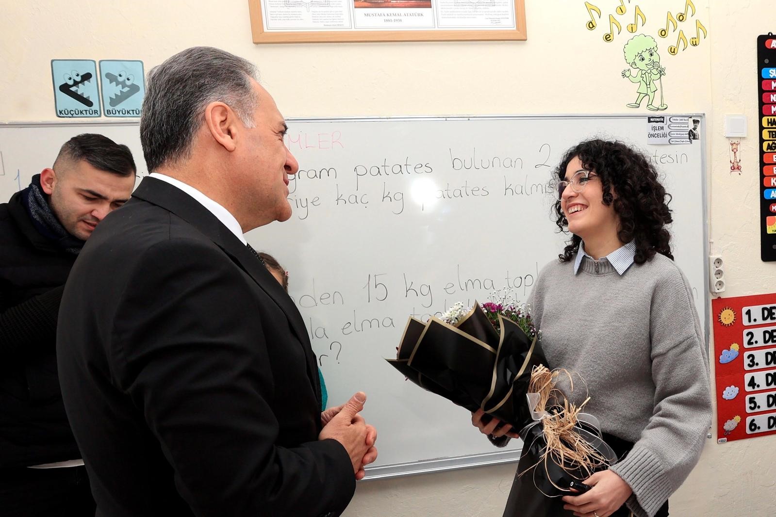 vali ustadan fedakar ogretmene ve 4 ogrencisine ziyaret 6 Vg1Ky82s