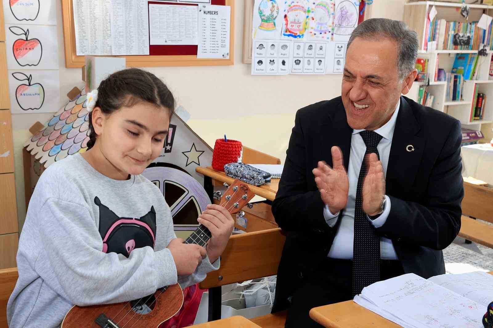 vali ustadan fedakar ogretmene ve 4 ogrencisine ziyaret 9