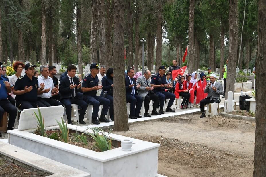 Vali Ustaoğlu 15 Temmuz şehitlerinin ailelerini ziyaret etti 4 vali ustaoglu 15 temmuz sehitlerinin ailelerini ziyaret etti 0 X9aBcu3f