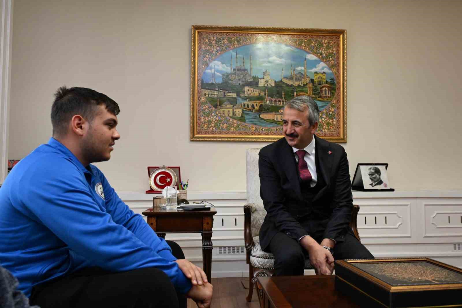 validen ornek davranis sergileyen liseli genclere tesekkur 5 dp6UWHkK