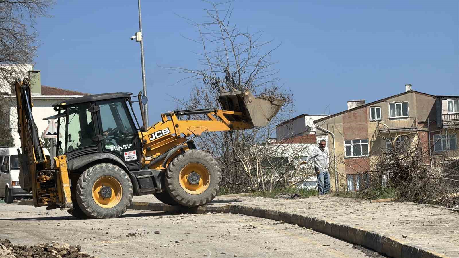 valilik konutu tehlike altinda catlaklar ilerliyor 3