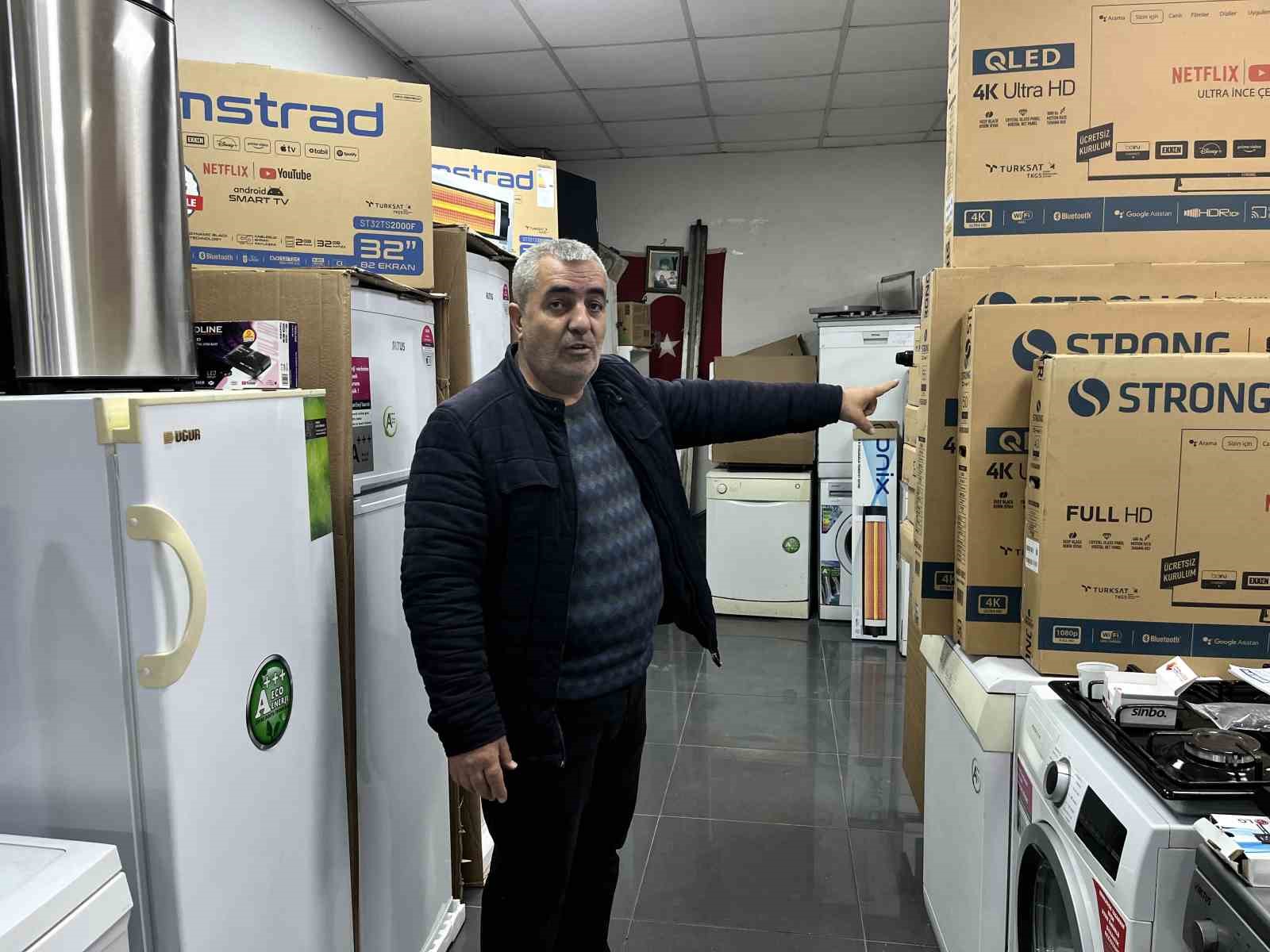 valilikte calisiyorum diyen kadinin guven saglayip esnafi dolandirdigi iddiasi 0 F5HJJPdY