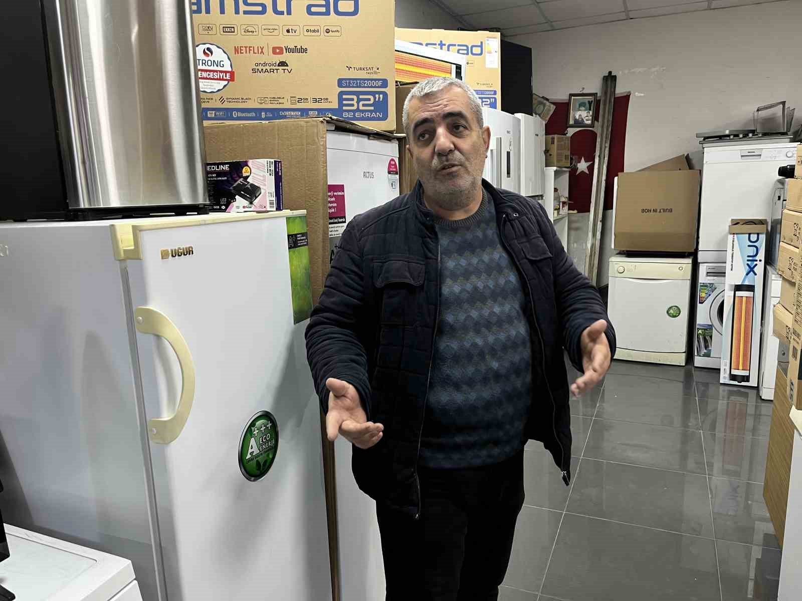 valilikte calisiyorum diyen kadinin guven saglayip esnafi dolandirdigi iddiasi 1