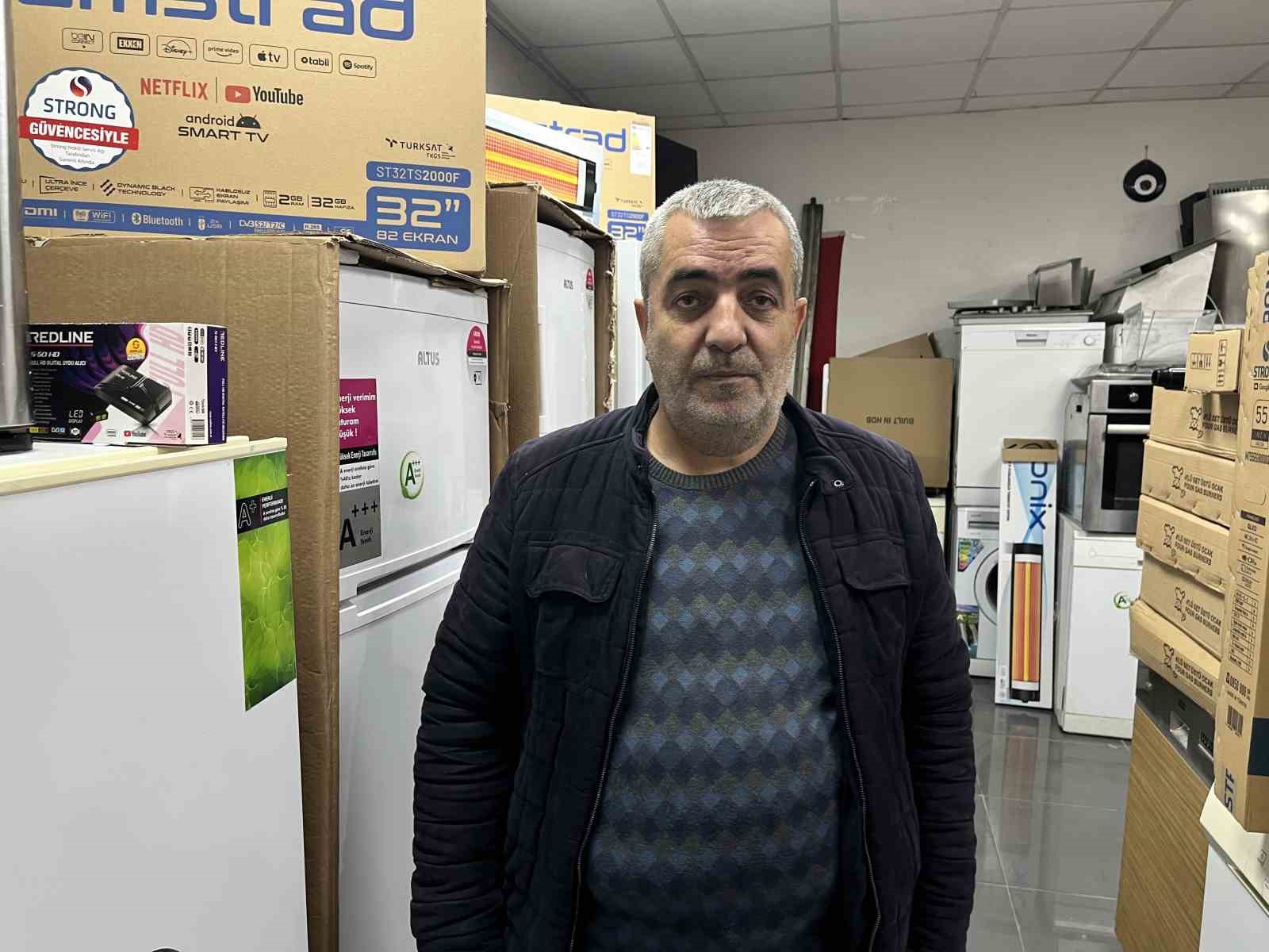 valilikte calisiyorum diyen kadinin guven saglayip esnafi dolandirdigi iddiasi 4 W2tM6k2v