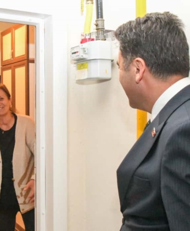 valiyi-sosyal-medyadan-davet-etti-kapida-gorunce-buyuk-mutluluk-yasadi-E9xGtIl1.jpg