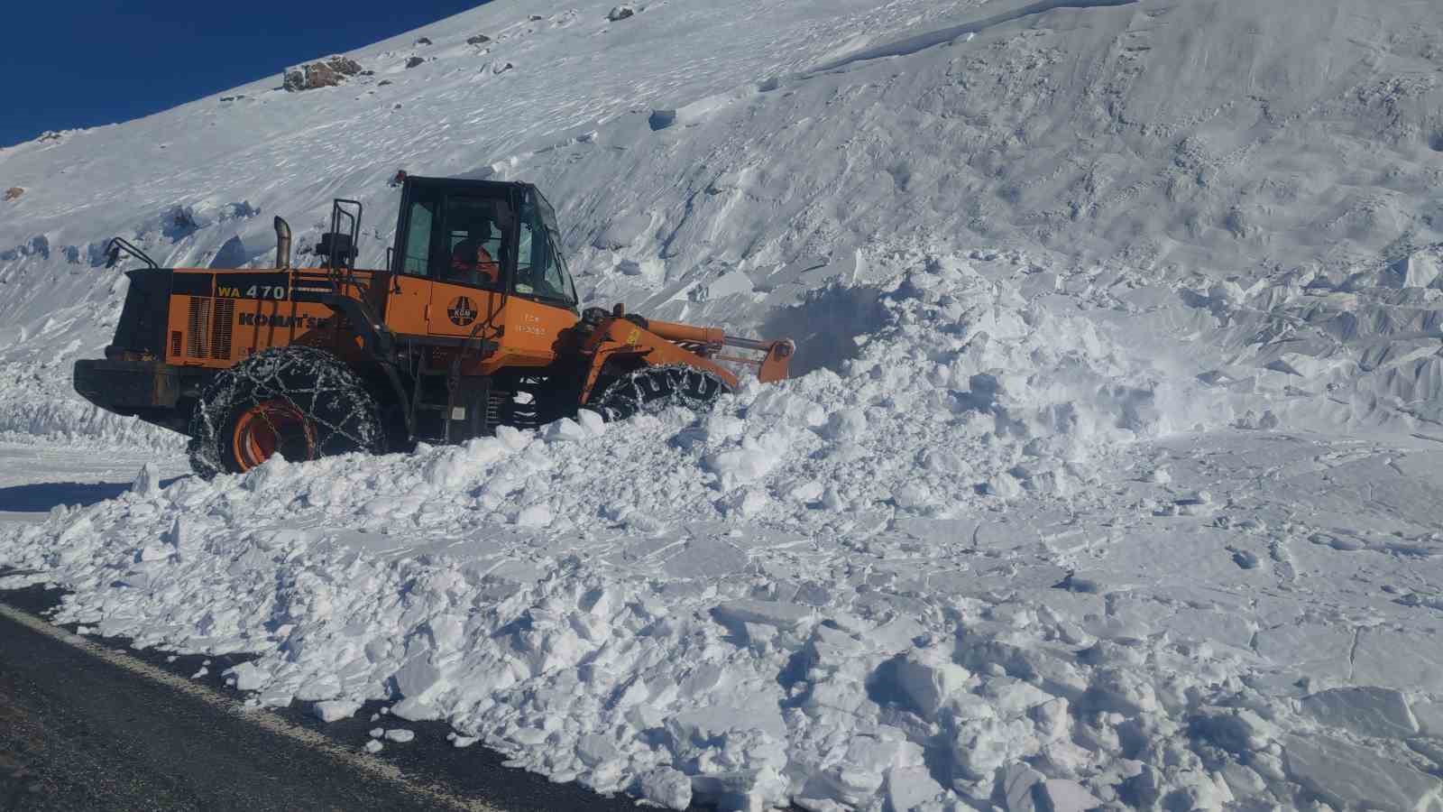 van bahcesaray yolu ulasima acildi 2 KzJiZZz1