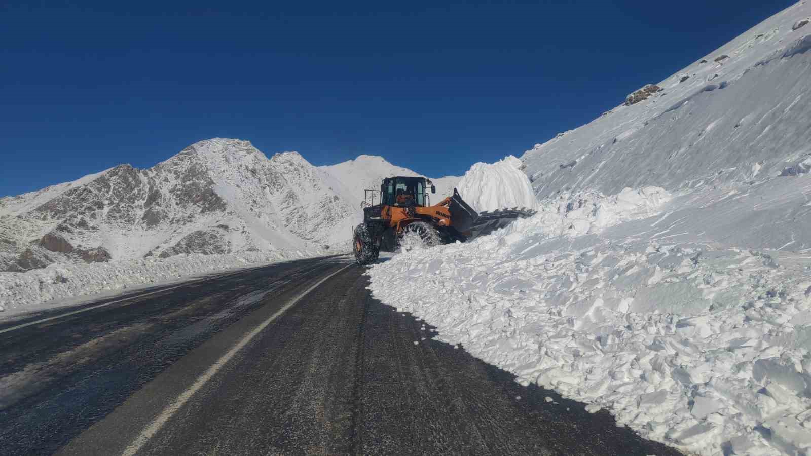 van bahcesaray yolu ulasima acildi 4 9n6Le9Af
