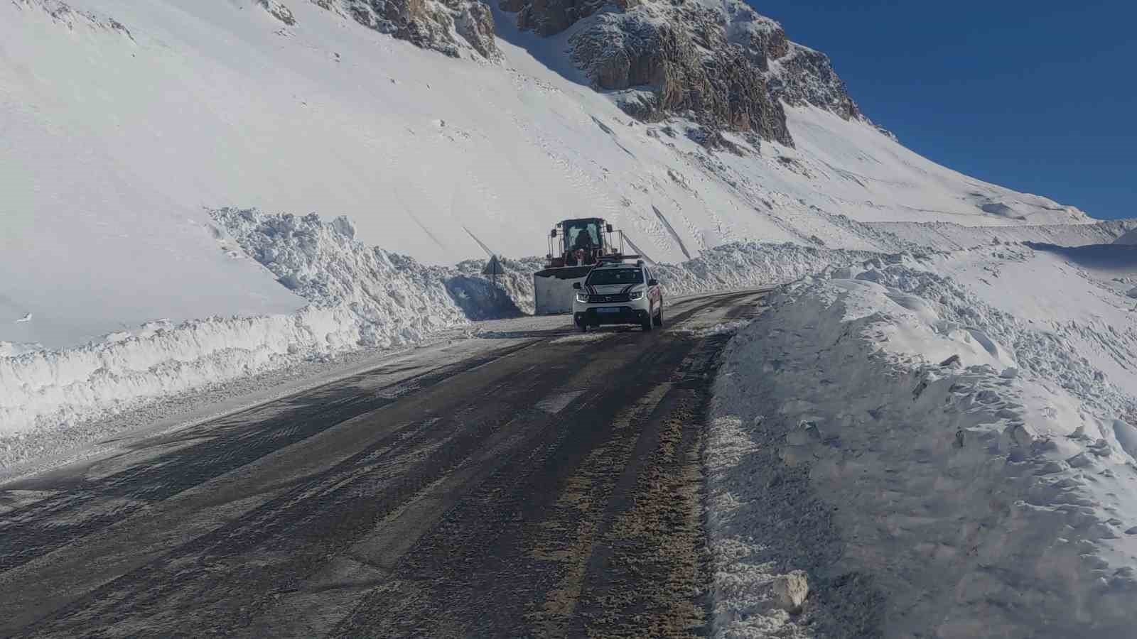 van bahcesaray yolu ulasima acildi 6 tQR2T8zZ