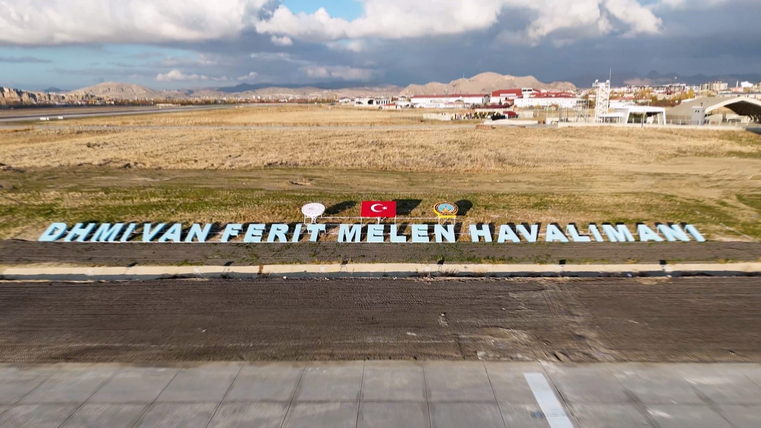 van ferit melen havalimani tam kapasiteyle hizmette 1 7CKAzRcu