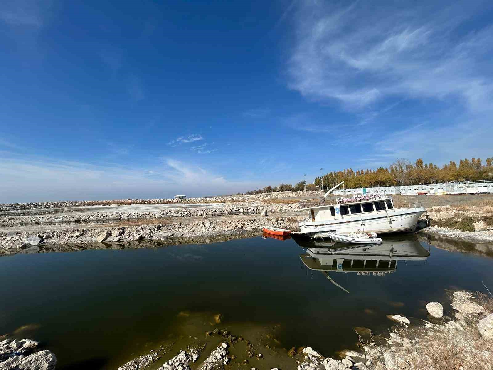 van golu cekilince balikci limanlari karaya dondu 7 ORgNP1v8