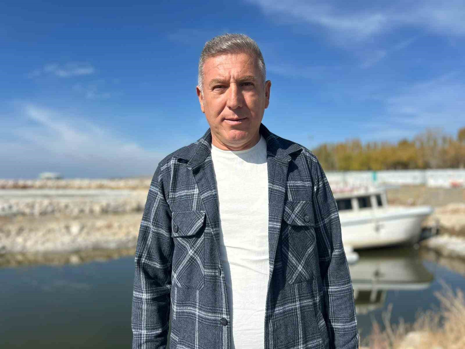 van golu cekilince balikci limanlari karaya dondu 9 8QMBYyZz