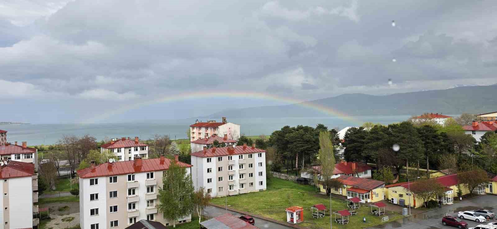 van golu uzerinde gokkusagi soleni 0 uGKqOA3g