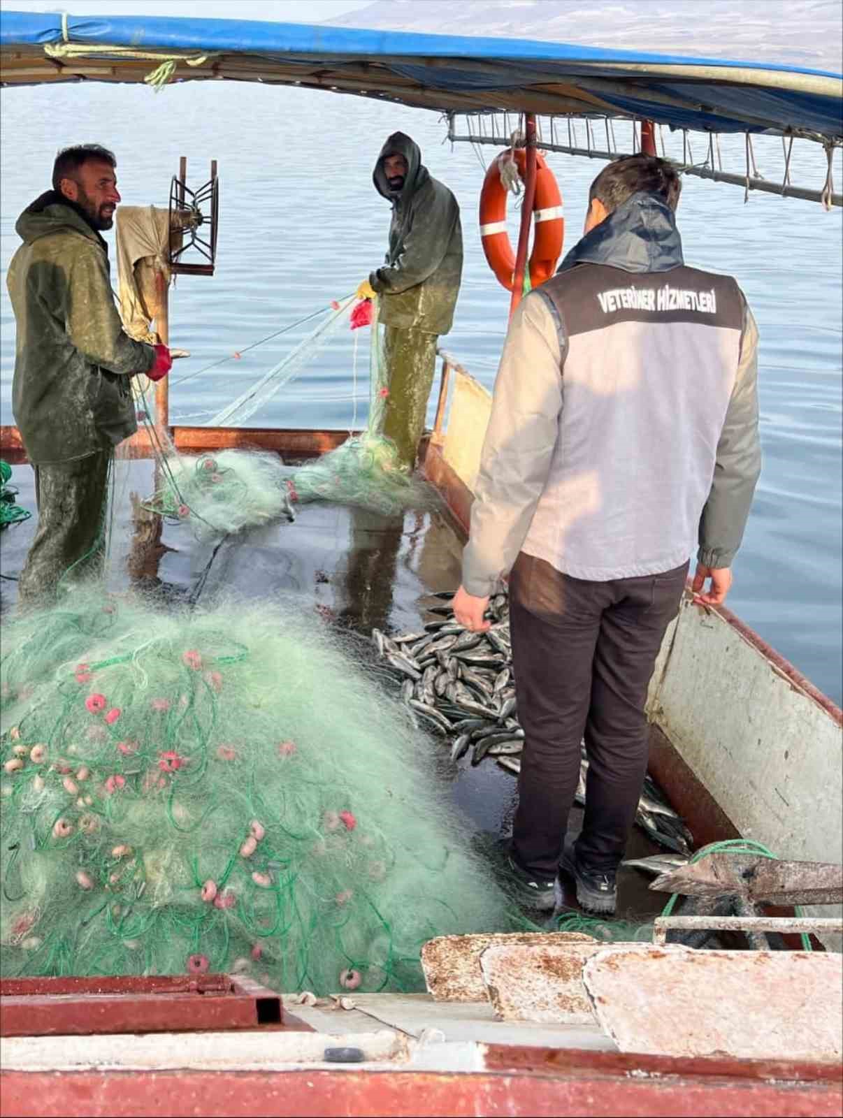 van golunde balikcilik denetimi yapildi 0 Z3Ki2K6t